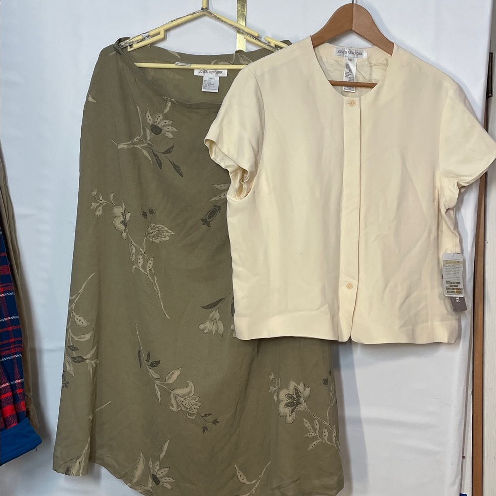 Jones New York Cream and Olive Skirt Set